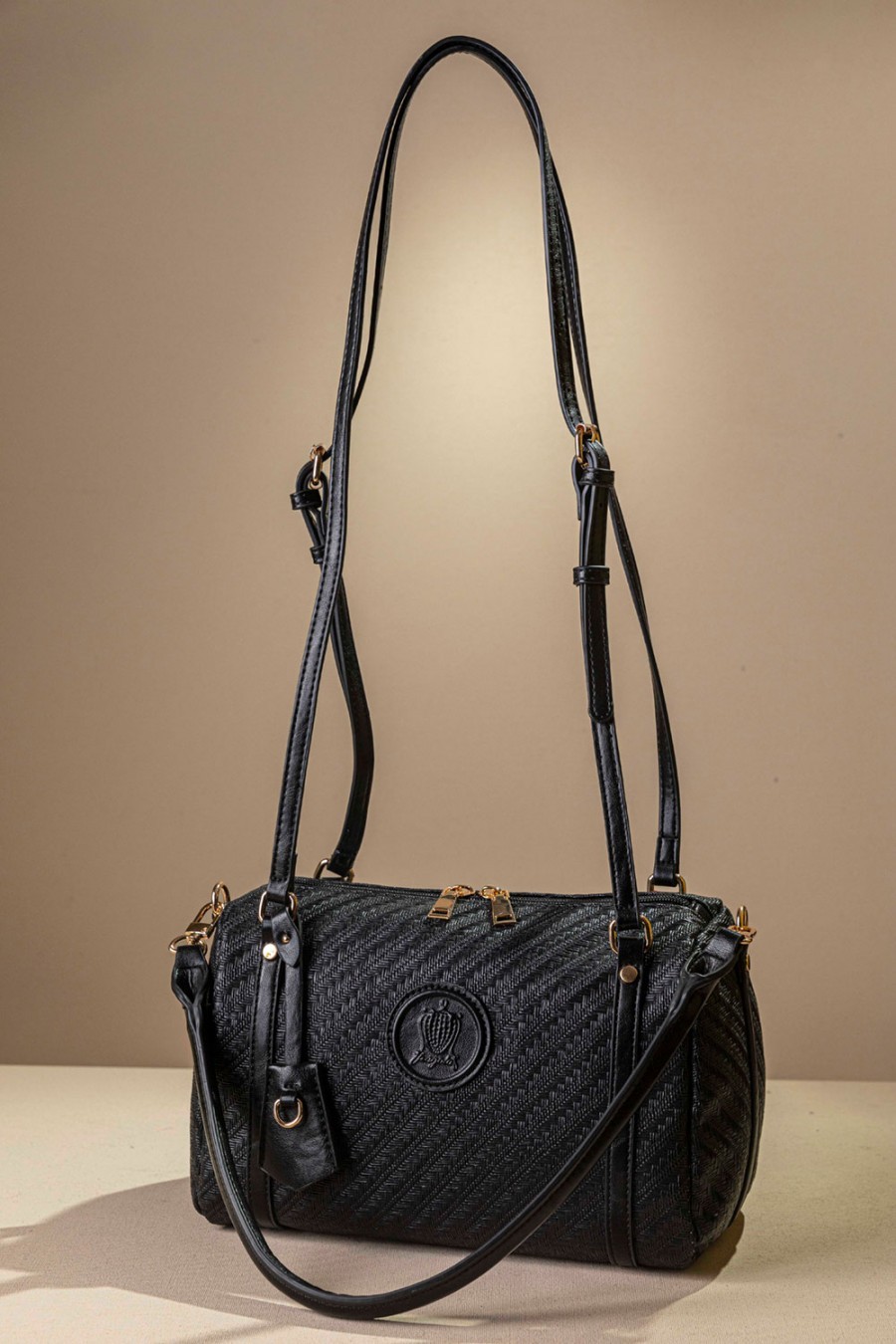 τσάντα ώμου με υφή ψάθας