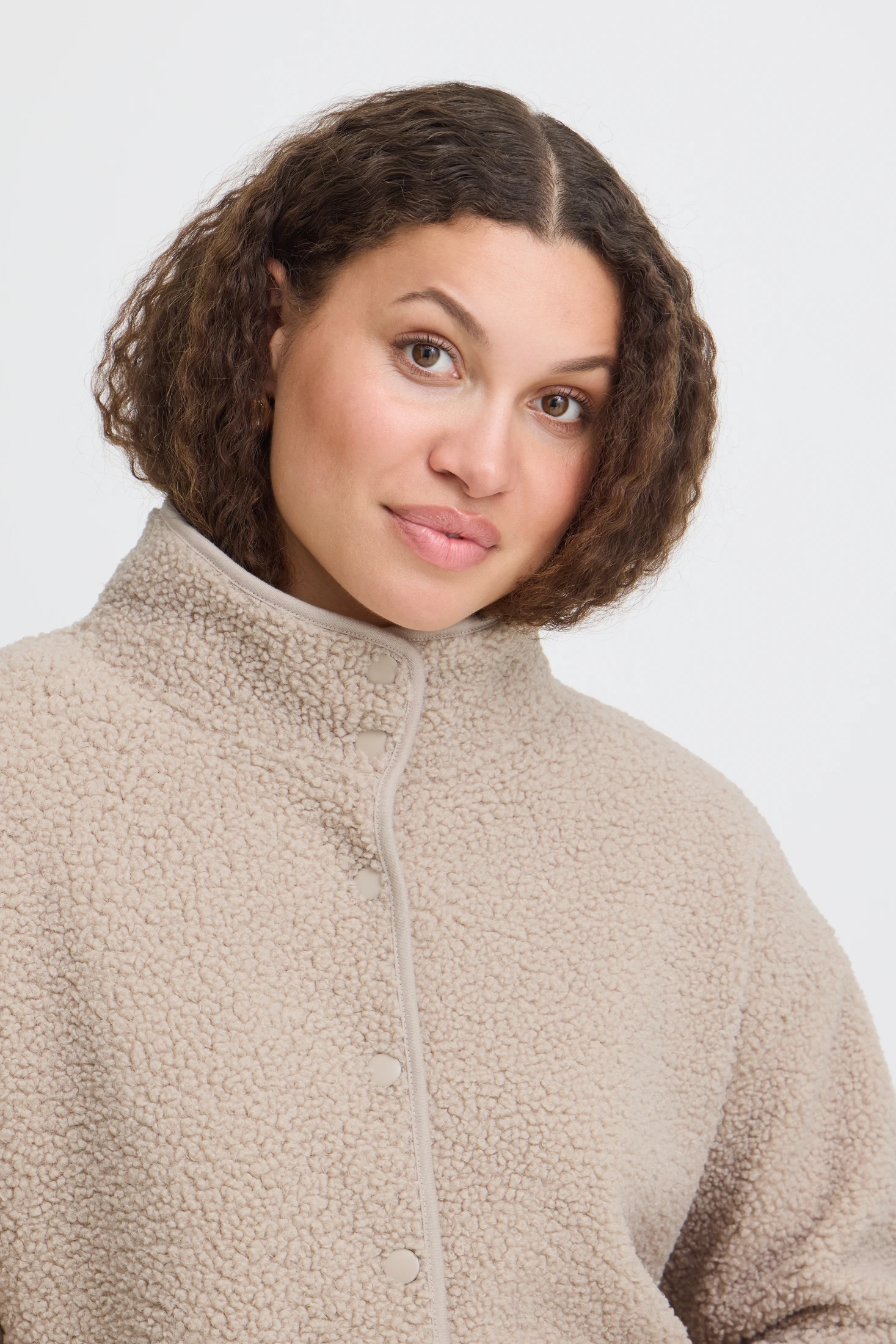 Fransa μπουφάν sherpa με όρθιο γιακά και κουμπιά String / Nature - φωτογραφία 3